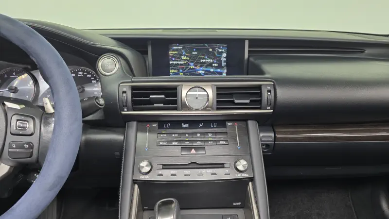 Lexus IS200t