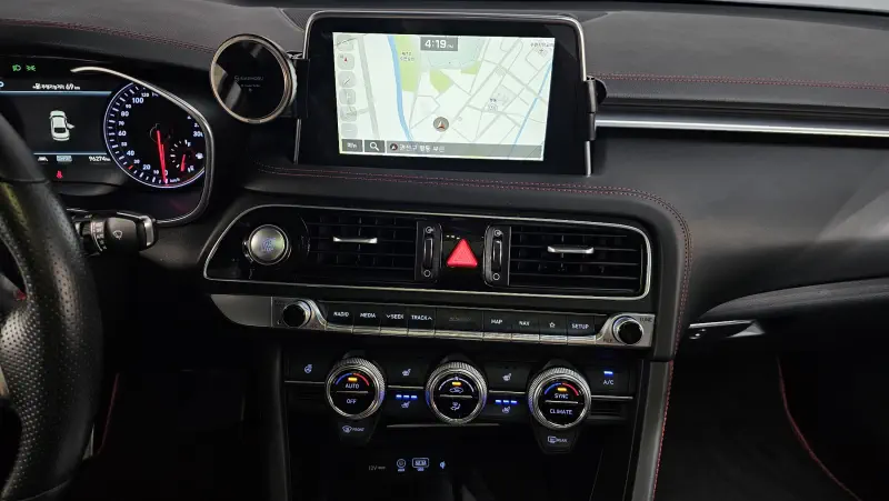 Genesis G70