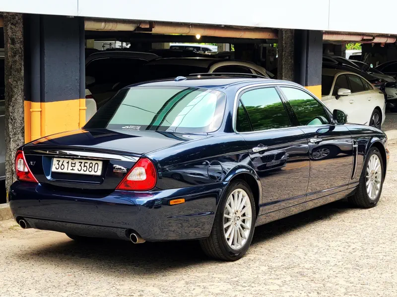 Jaguar XJ