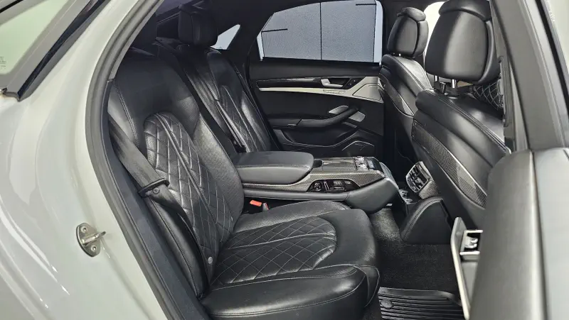 Audi S8