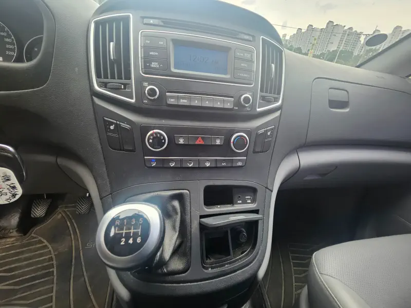 Hyundai Grand Starex