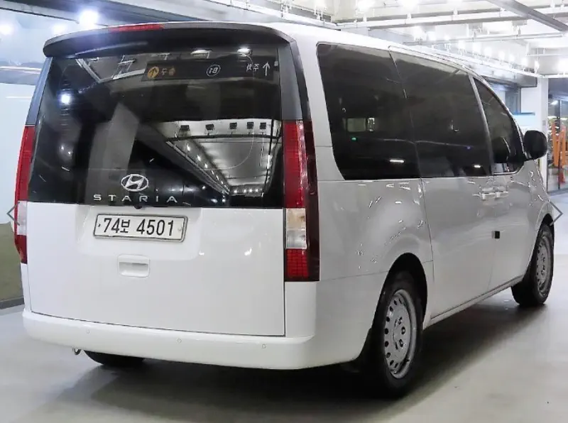Hyundai Staria