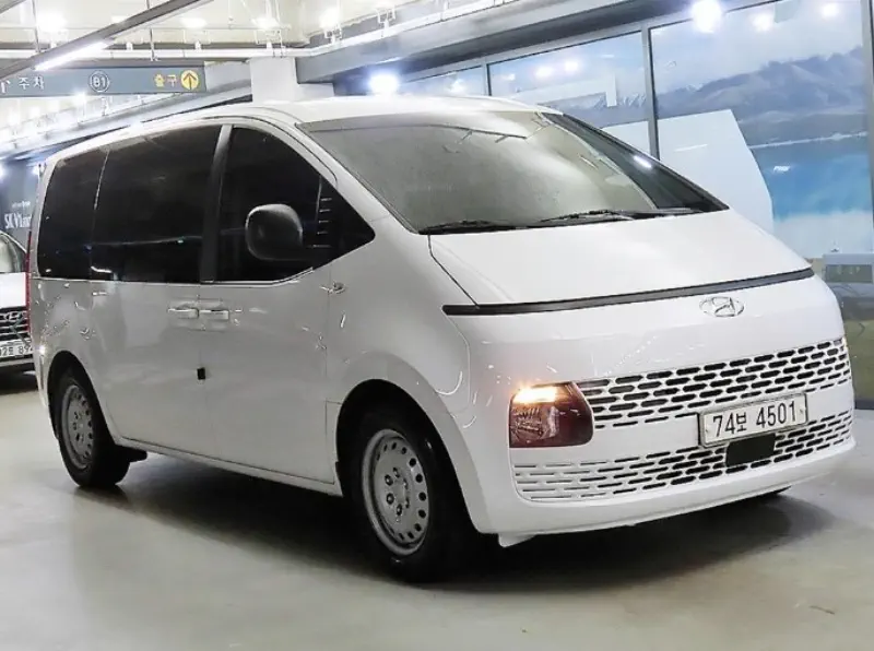 Hyundai Staria