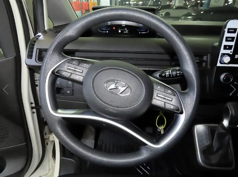 Hyundai Staria