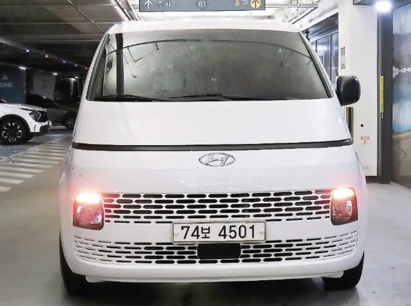 Hyundai Staria
