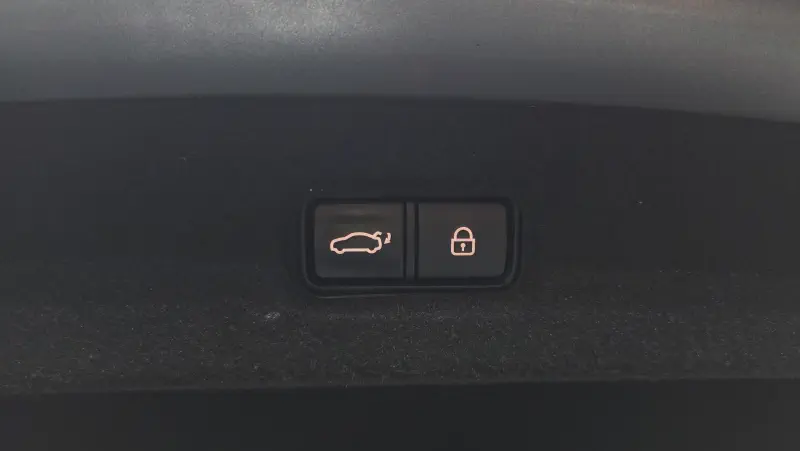 Genesis EQ900