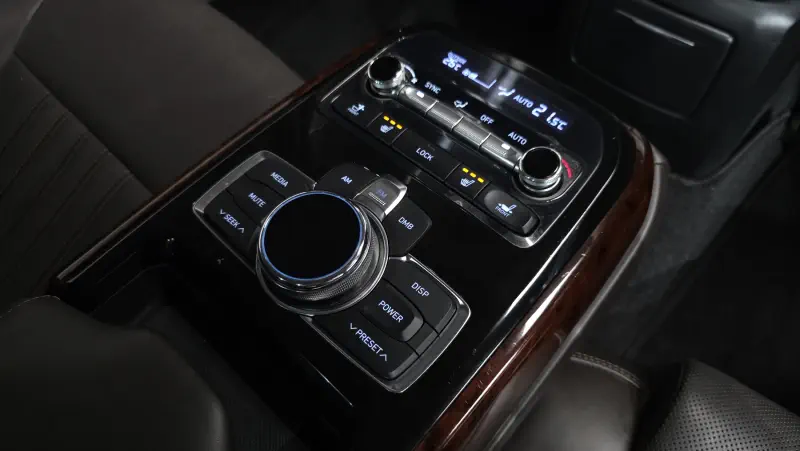 Genesis EQ900