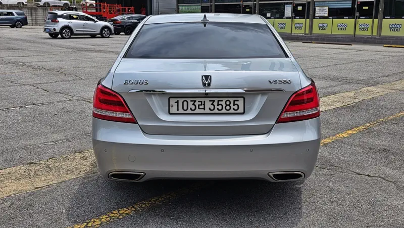 Hyundai Equus