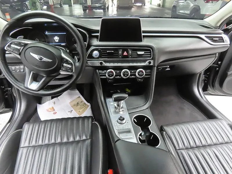 Genesis G70