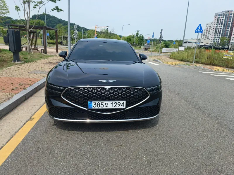 Genesis G90