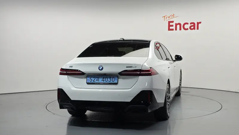 BMW i5