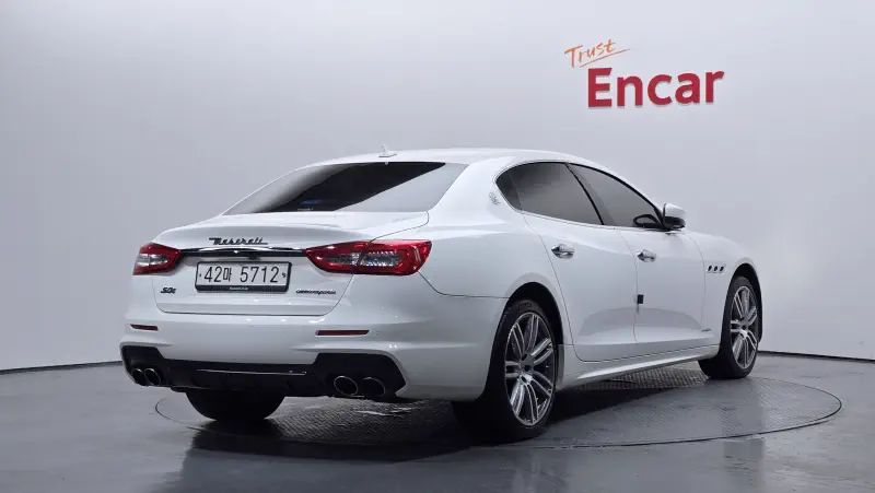 Maserati Quattroporte