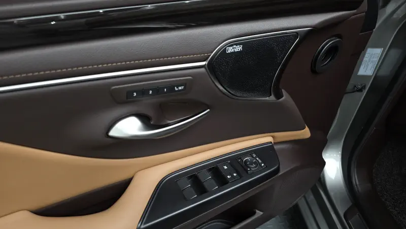 Lexus ES300h