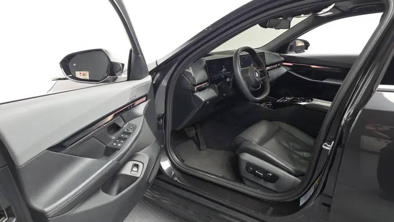 BMW i5