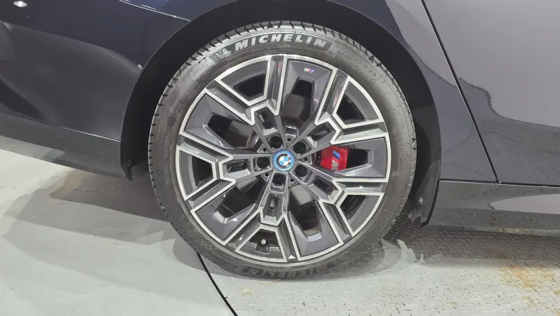 BMW i5