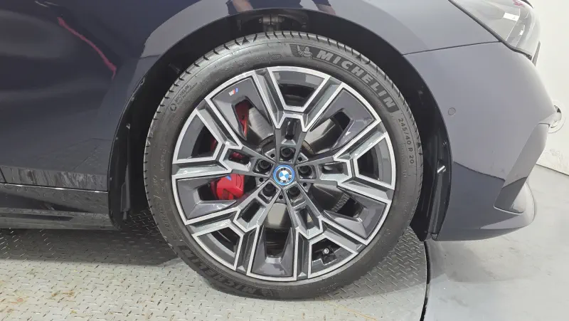 BMW i5