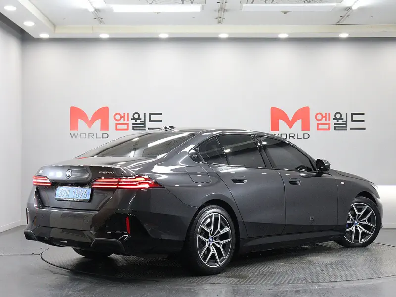 BMW i5