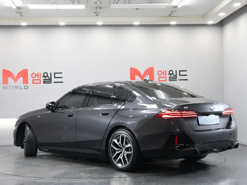 BMW i5