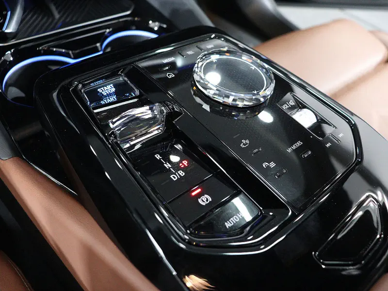 BMW i5
