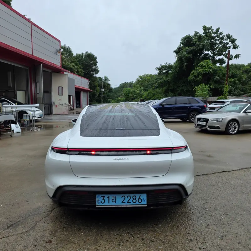 Porsche Taycan