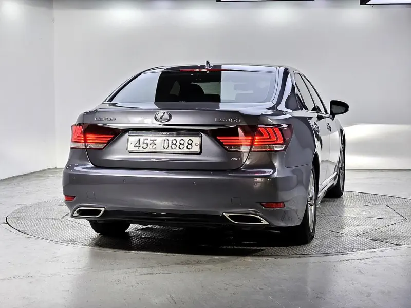 Lexus LS