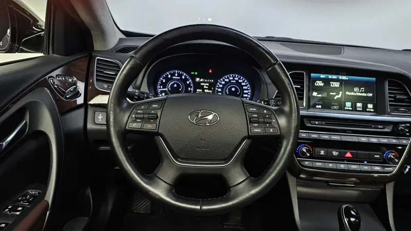 Hyundai Aslan