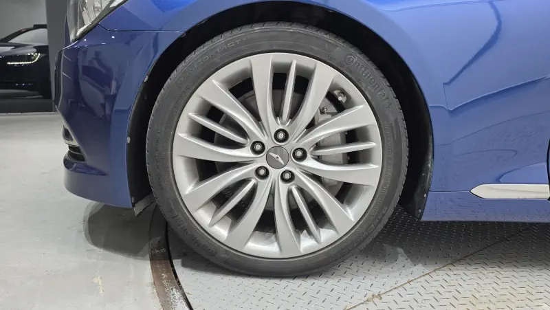 Hyundai Genesis