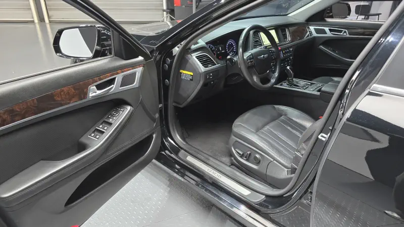 Hyundai Genesis