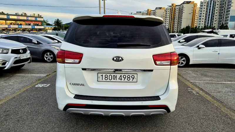 Kia Carnival