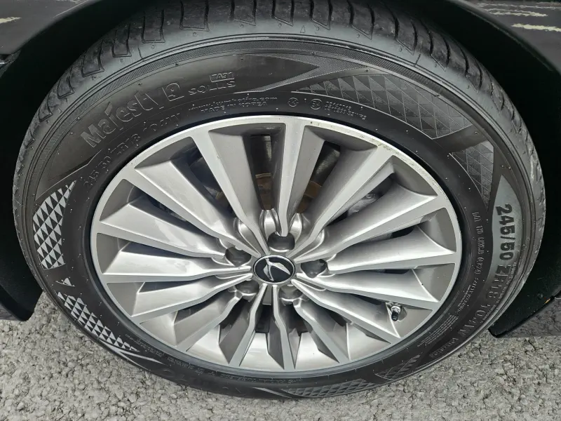 Hyundai Equus