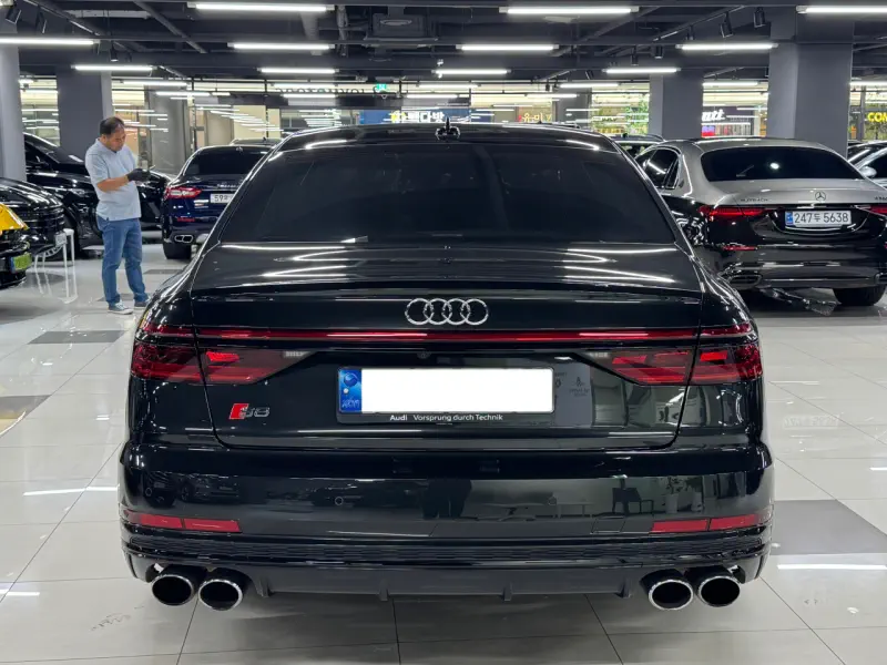 Audi S8
