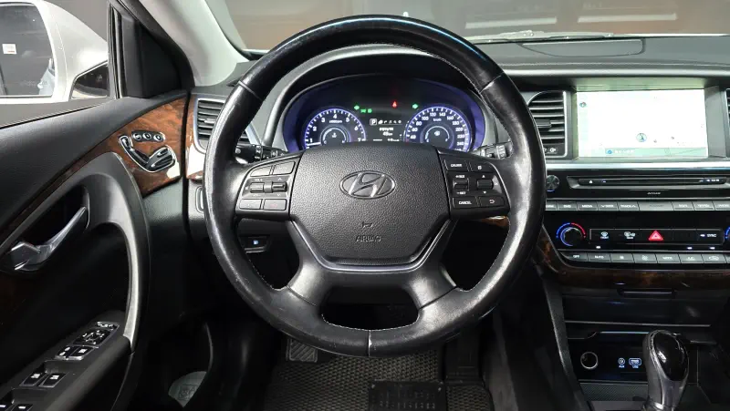 Hyundai Aslan