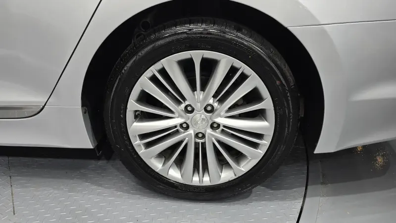 Hyundai Aslan