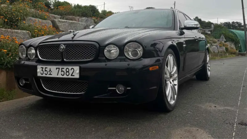 Jaguar XJ
