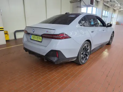 BMW i5