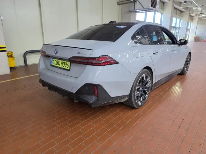 BMW i5