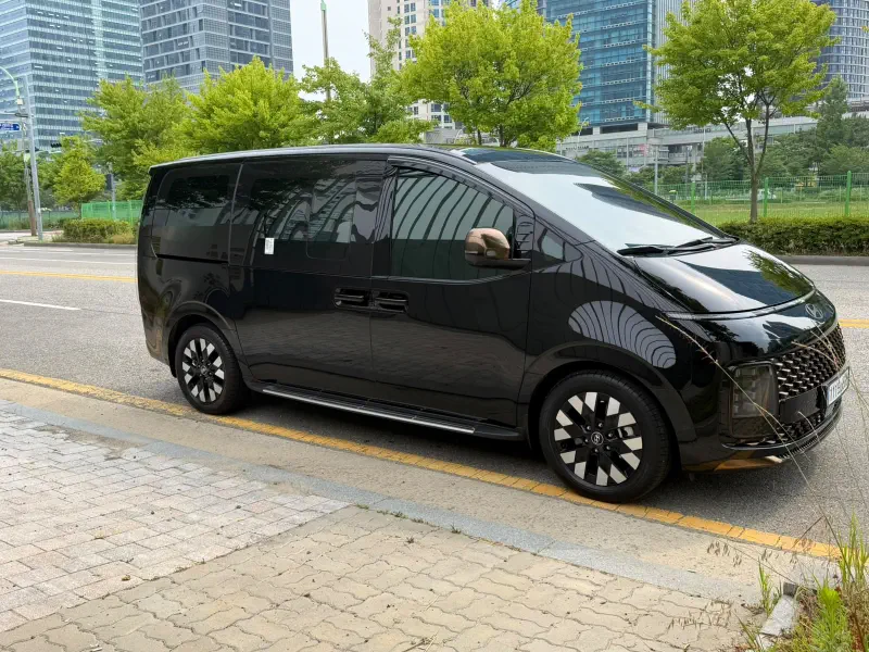 Hyundai Staria