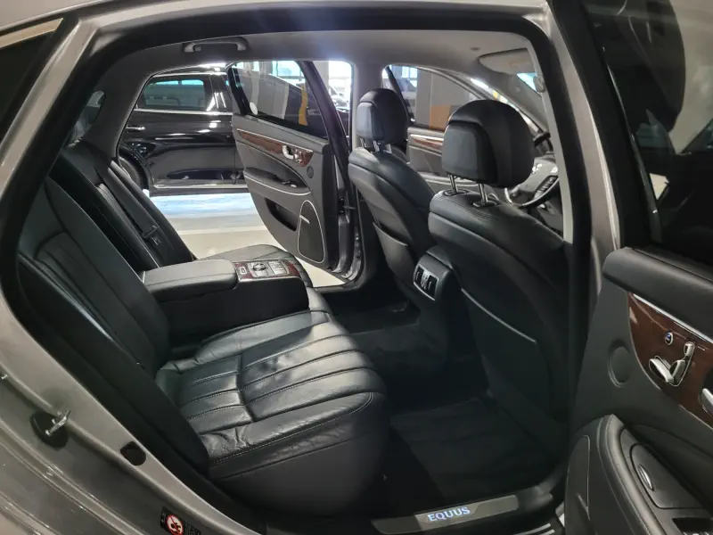 Hyundai Equus