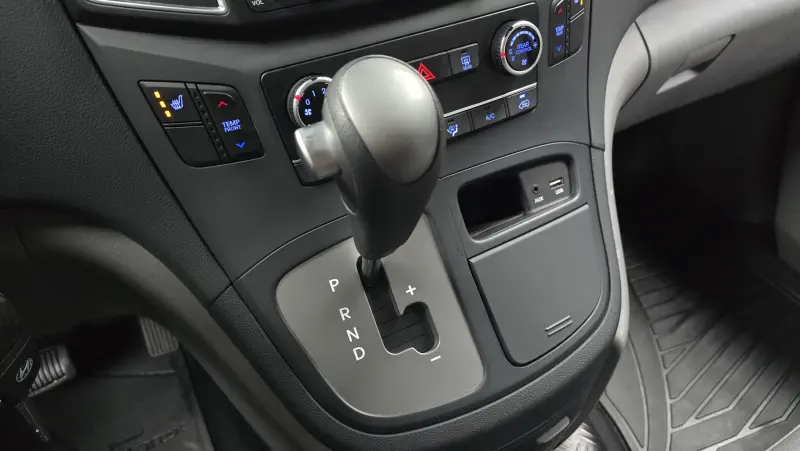 Hyundai Grand Starex