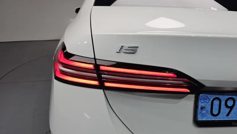 BMW i5