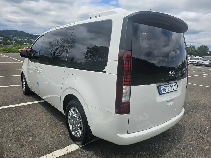 Hyundai Staria