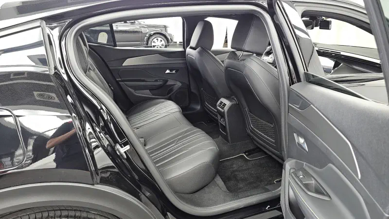 Peugeot 408