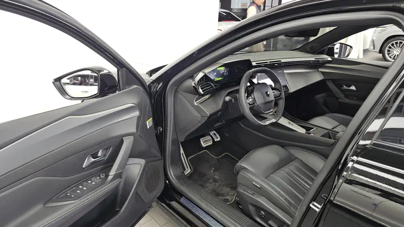 Peugeot 408