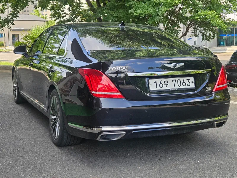 Genesis EQ900
