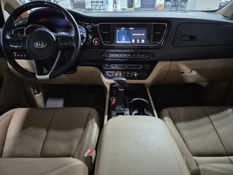 Kia Carnival