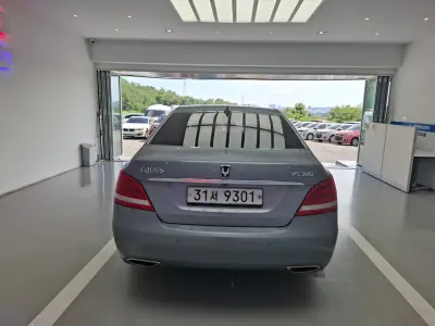 Hyundai Equus