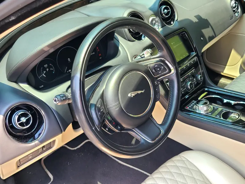 Jaguar XJ