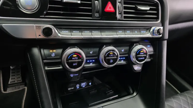 Genesis G70