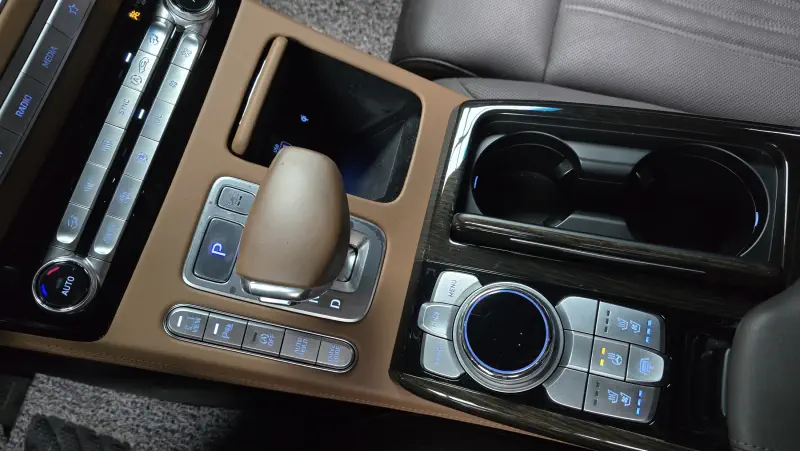Genesis G90