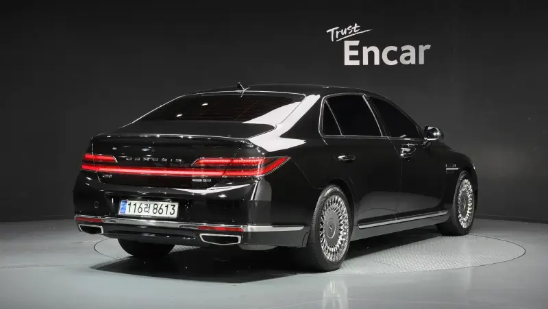 Genesis G90